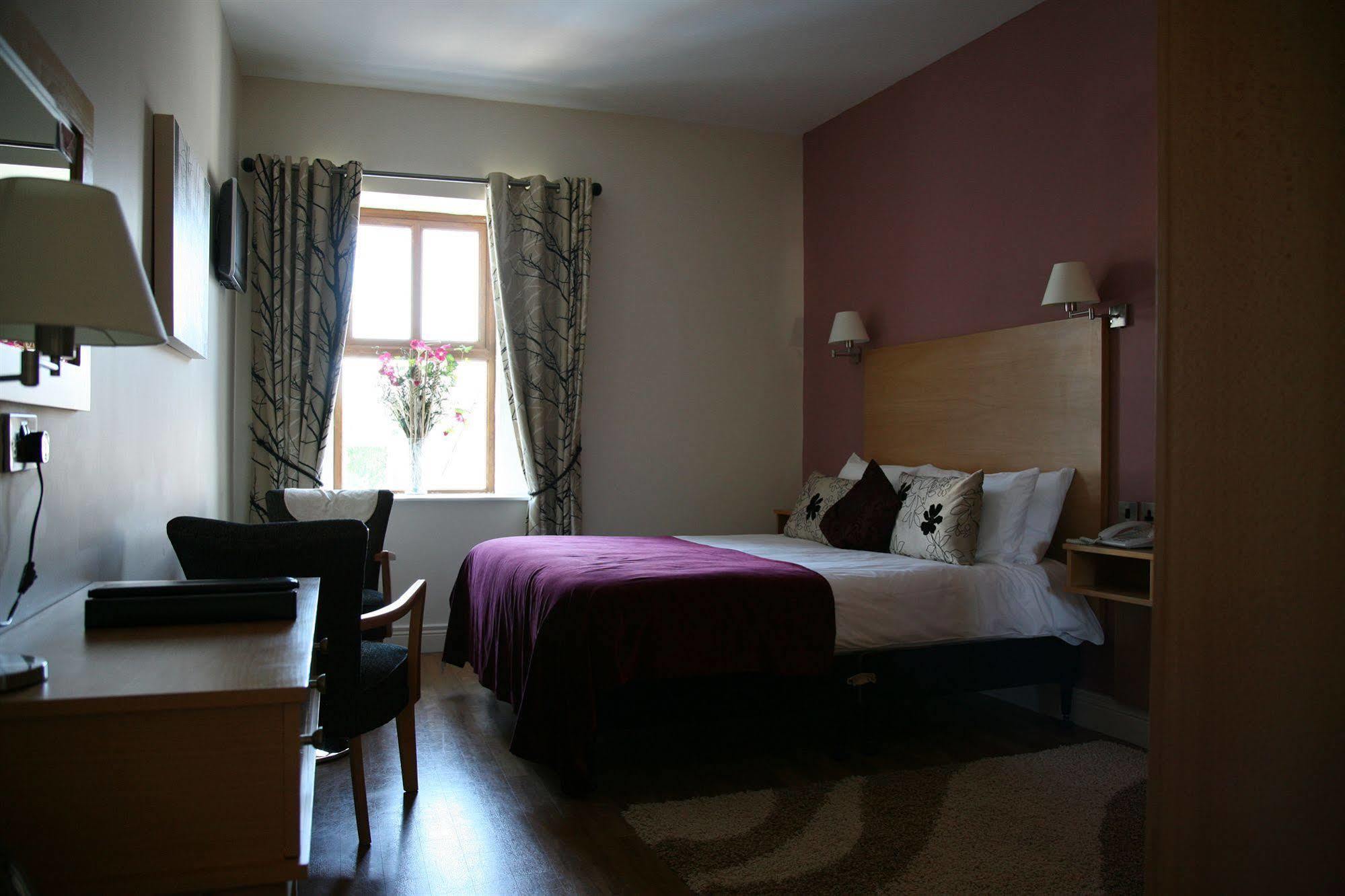 The Coach House Hotel Oranmore Ngoại thất bức ảnh